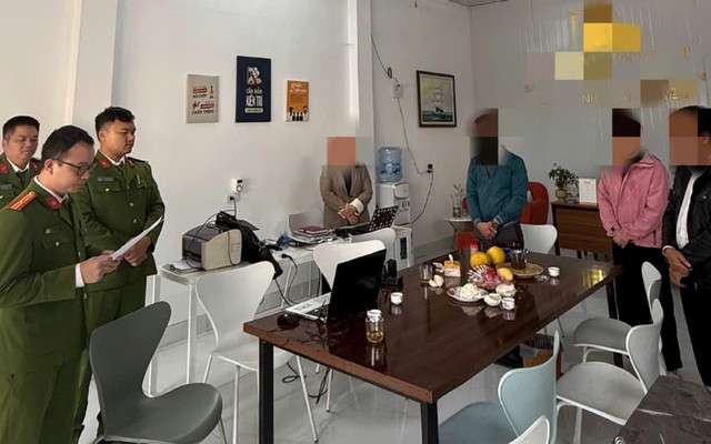 Ra lệnh bắt tạm giam và khám xét khẩn cấp đối với 3 nhân viên tư vấn bất động sản