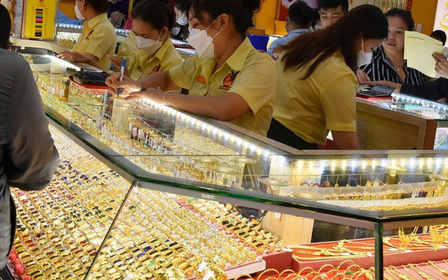 Giá vàng hôm nay 8-1: Bắt đầu sụt giảm