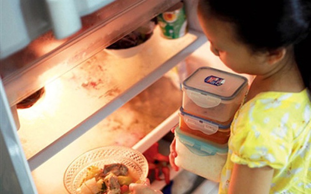 Cất đồ ăn vào tủ lạnh nên đợi nguội hay cất khi còn nóng? Hơn 90% người được hỏi trả lời sai!