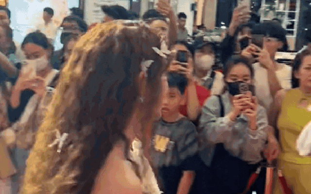 Việt Nam có 1 tuyệt sắc giai nhân không ai muốn đứng cạnh, nhìn mặt là hiểu lý do