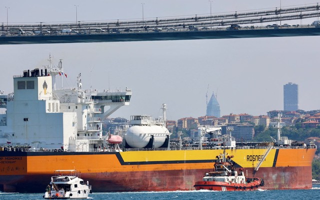 Nga kiếm về hơn 1.000 tỷ USD, EU 'góp công' lớn