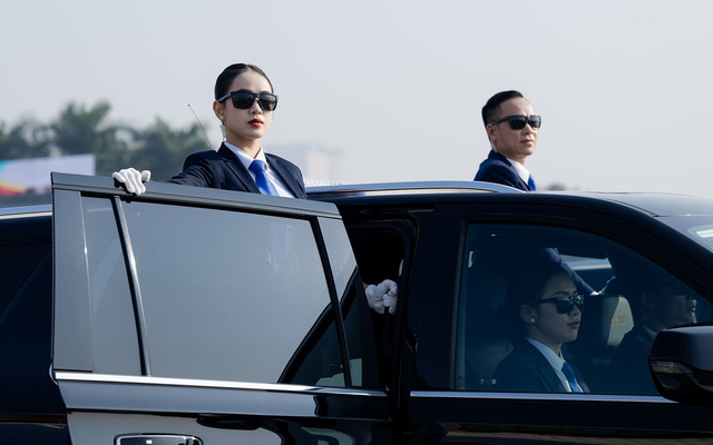 Nữ sĩ quan Cảnh vệ tại buổi diễn tập bảo vệ Đại hội XIV gây ấn tượng mạnh: Khí chất nghiêm trang nhưng vẫn cực cuốn hút