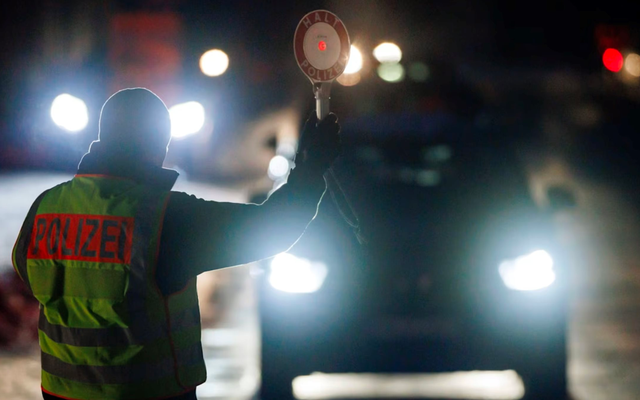 Nền kinh tế 5 nghìn tỷ USD chịu cảnh chưa từng có trong 80 năm: Cả thủ đô mất điện suốt 6 ngày giữa trời rét buốt, hàng chục nghìn người sống trong bóng tối