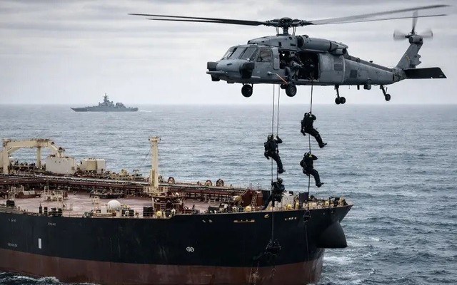 Mỹ bắt tàu dầu, Nga sẽ bắt tàu chở vũ khí cho Ukraine?