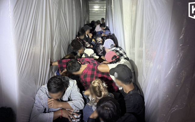 Phát hiện 37 người trong thùng xe tải nhập cảnh trái phép vào Thái Lan