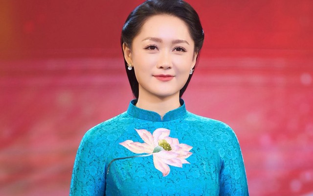 Thủ khoa SN 1988 từng là BTV trẻ nhất lên sóng Thời sự 19h