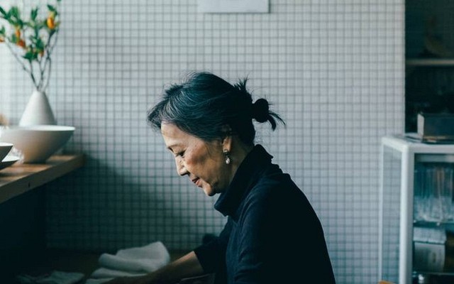 Tôi bảo con dâu nghỉ việc ở nhà chăm cháu, đến ngày nó xin đi làm lại tôi mới hiểu vì sao nó nhất quyết không nhận tiền của tôi