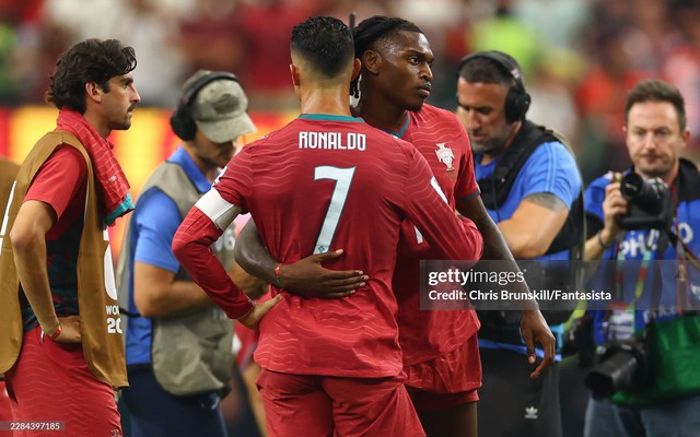 Ronaldo rút lui, đội tuyển Bồ Đào Nha trao ngay áo số 7 cho người khác