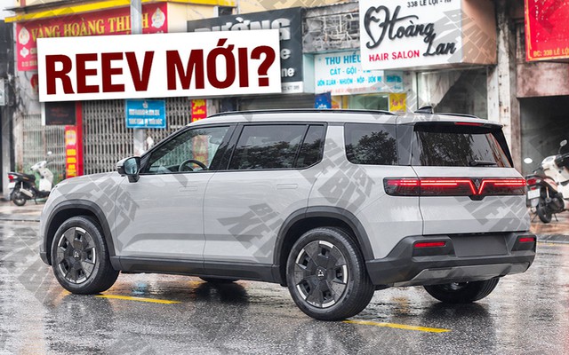 SUV mới của VinFast để lộ dải LED cách điệu bắt mắt cùng kích thước khủng ‘át’ cả VF 6, có thể là REEV như VF Wild