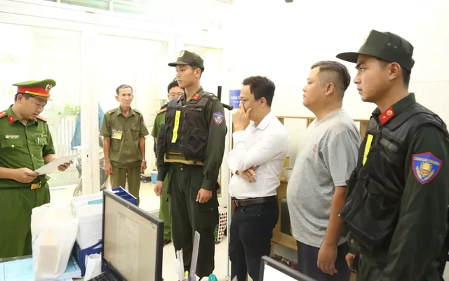 Hơn 250 cảnh sát đồng loạt khám xét 5 doanh nghiệp quan trắc môi trường