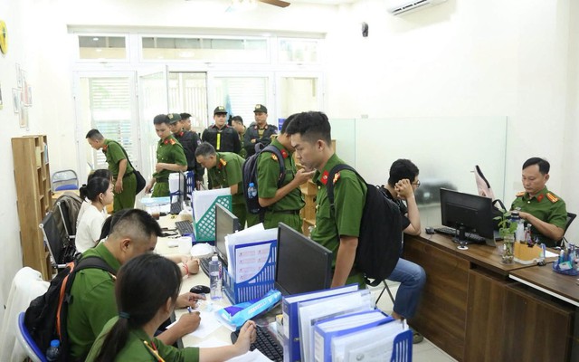 Vụ bắt hàng loạt giám đốc, phó giám đốc ở TPHCM: 250 CBCS khám xét, thu 288 thùng tài liệu, 163 CPU