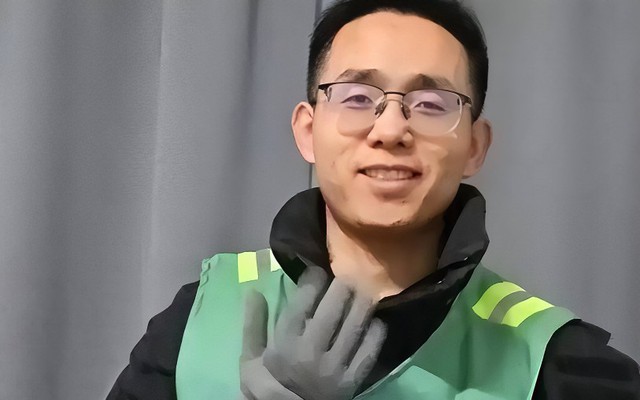 Phát hiện thạc sĩ trường top đầu từng nhận lương 1,9 tỷ đồng/năm, thất nghiệp phải đi làm lao công