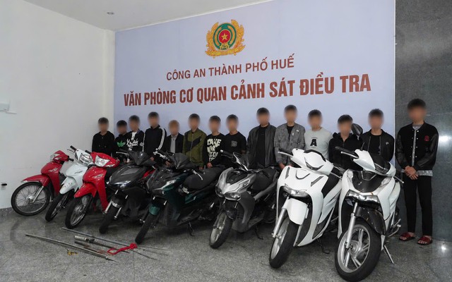 Khởi tố 15 thanh thiếu niên ẩu đả, dùng hung khí truy đuổi trên đường