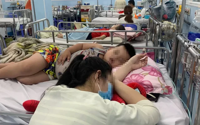 Bé trai 5 tuổi tổn thương gan nghiêm trọng vì dùng chung thuốc cảm và thuốc hạ sốt