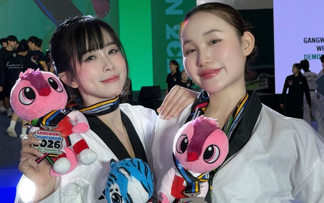 Hai chị em gái là võ sĩ taekwondo, cô chị từng giành 13 HCV thế giới, nhan sắc xinh đẹp một chín một mười