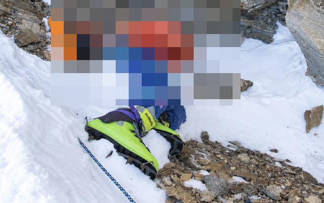 Chuyện chưa kể về nhà leo núi "đeo ủng xanh" đóng băng trên đỉnh Everest 30 năm và kế hoạch nguy hiểm đưa thi thể về với gia đình