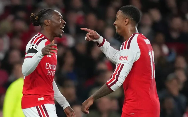 Arsenal thắng trận thứ 14 liên tiếp ở vòng bảng Champions League