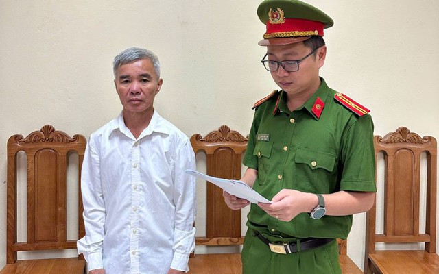 Ra quyết định khởi tố Nguyên Chủ tịch UBND xã Bạch Chí Điển SN 1960 và công chức địa chính 
