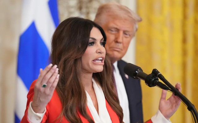 Ông Trump buộc nữ Đại sứ từ chức, nhấn mạnh 'không phải người nhà': Bê bối 'đe dọa lật đổ chính phủ'
