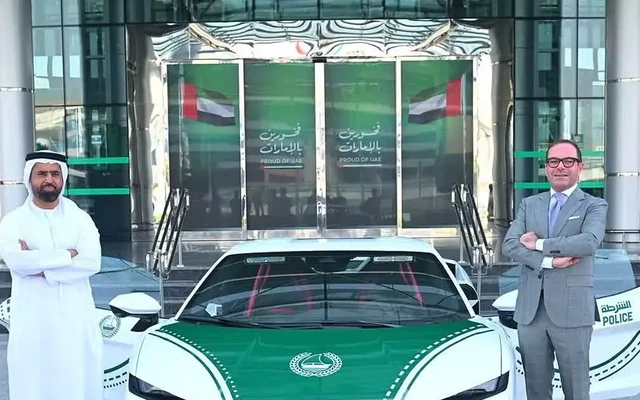 Siêu xe Lamborghini hybrid gia nhập đội xe cảnh sát Dubai