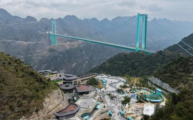 Huy động 22.000 tấn thép xây siêu cầu cao nhất thế giới: Độ cao gấp 1,5 lần Landmark 81, rút ngắn thời gian di chuyển 2 giờ xuống còn 2 phút