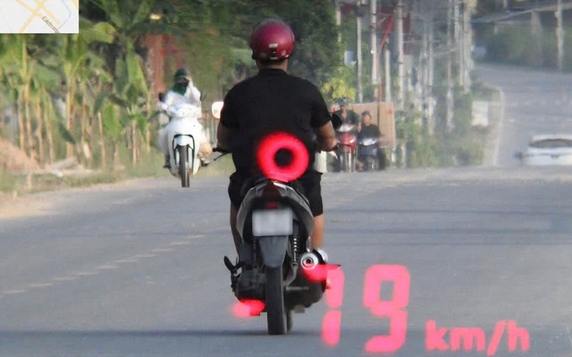 Tài xế không bằng lái chạy xe máy 79 km/h, bị phạt 10 triệu đồng