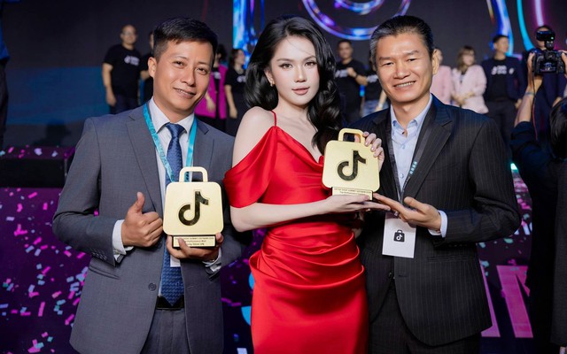 Chủ tịch Nesty từng làm công nhân 2 năm đã lên chức Phó giám đốc, nay thường livestream cùng Ngọc Trinh, Hòa Minzy, sở hữu cụm nhà máy 40.000 m² sản xuất 900.000 đôi dép/tháng