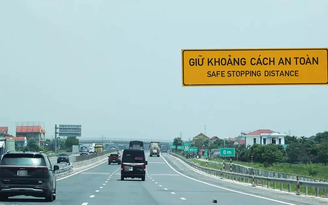 Bổ sung biển báo khoảng cách trên 7 tuyến cao tốc, chốt hạn 31/10