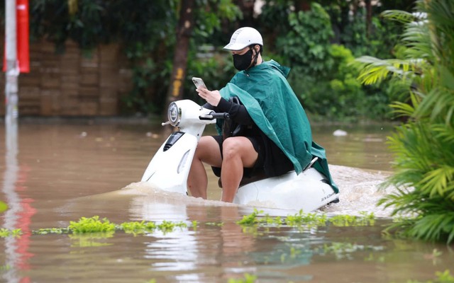 Ngập lụt tiếp tục diễn biến phức tạp cuối tháng 10 tại nhiều nơi, chủ xe máy điện cần lưu tâm điều gì?