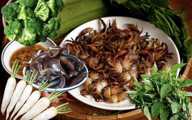 “Củ cải, rau đay, mộc nhĩ, súp lơ xanh: Người ta thường nấu canh cua với thứ gì?” - Câu hỏi dễ mà cãi mãi chưa xong tại Ai Là Triệu Phú