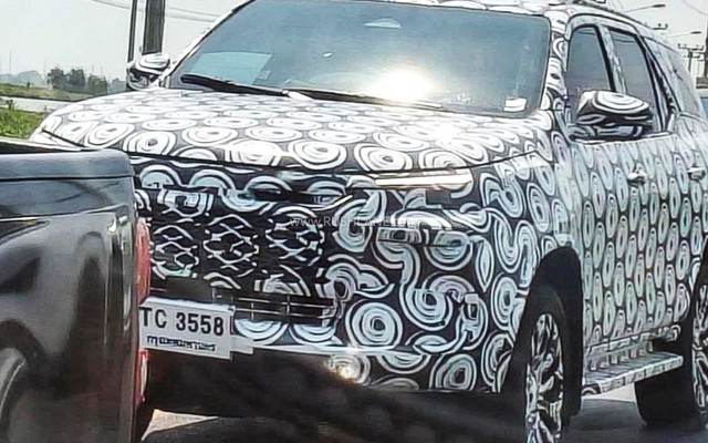 Xe 7 chỗ Toyota Fortuner thế hệ mới tiếp tục lộ ảnh chạy thử, đầu xe khác biệt, có thể thêm ADAS