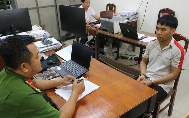 Điều tra loạt giao dịch 1,8 tỷ đến các tài khoản ngân hàng, công an bắt Lê Văn Dũng SN 1982