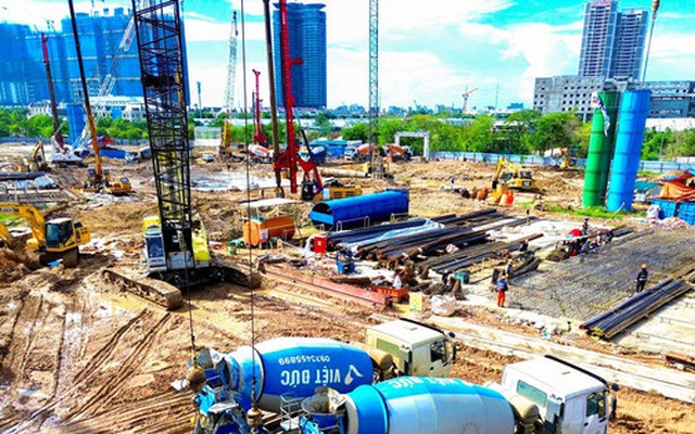 Soi tiến độ siêu dự án nằm tại khu đô thị "nhà giàu" có giá đất đắt đỏ bậc nhất Thủ đô, chỉ cách Hồ Tây vài phút di chuyển, sát công viên gần 70ha, kết nối loạt tuyến metro