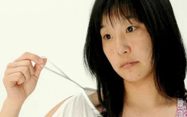 Hơn 90% người dùng không biết công dụng của 2 chiếc dây dài ở bên trong váy áo