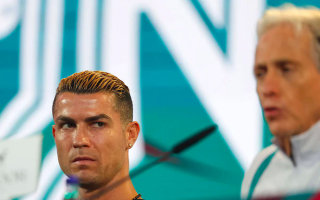 HLV Jorge Jesus từng gọi điện nài nỉ Ronaldo ở lại tuyển Bồ Đào Nha nhưng cuối cùng lại không dùng CR7 phút nào