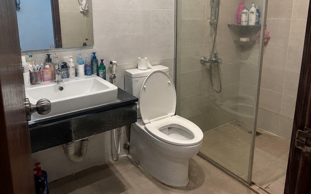 Tại sao ngày càng nhiều gia đình không còn đặt lavabo trong nhà vệ sinh? 2 cách bố trí giúp cả nhà đỡ cảnh phải “chờ nhau”
