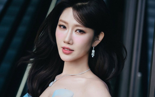 Thuý Ngân vướng rắc rối, yêu cầu đính chính