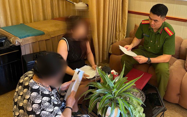 Công an kiểm tra đột xuất nhiều cơ sở xoa bóp, massage