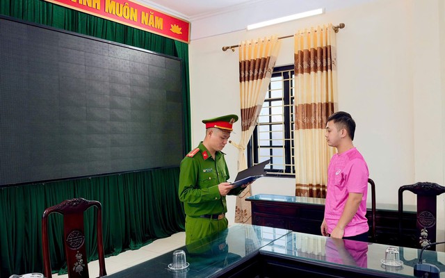 Công an kiểm tra cửa hàng thời trang, khởi tố ông chủ Lê Tuấn Đức SN 1999