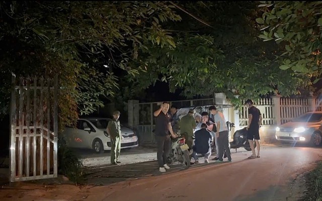 Kiểm tra ngõ 121 vào lúc 20 giờ 30 phút: Công an bắt Tạ Đình Phúc 51 tuổi