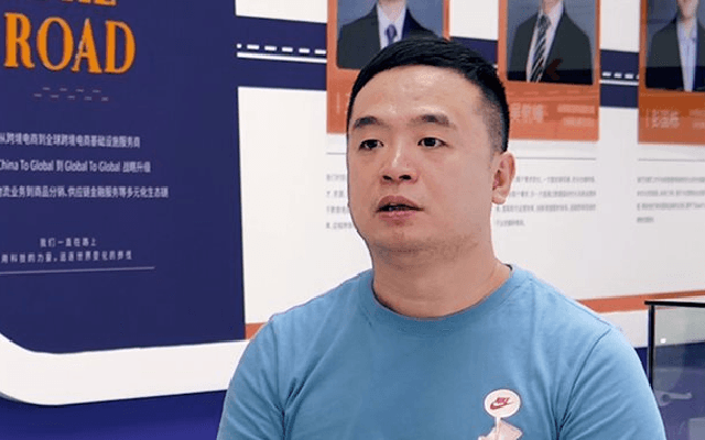Phát hiện nam sinh khởi nghiệp từ năm 20 tuổi bằng những mặt hàng có giá chưa đến 4.000 đồng, 9 năm sau sở hữu tập đoàn quốc tế, tài sản gần 38.000 tỷ đồng