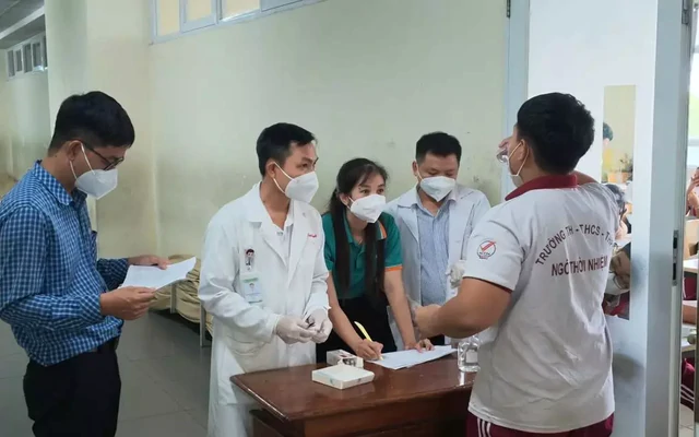 TPHCM: Thêm học sinh mắc não mô cầu, 99 người uống kháng sinh dự phòng