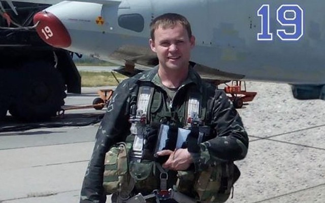 Phi công Zhybrov nhận danh hiệu Anh hùng Ukraine khi dùng Su-25 diệt đoàn xe Nga