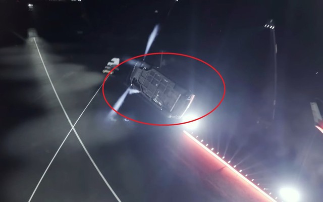 Sự thật trần trụi phía sau màn trình diễn xe bay hào nhoáng của tỷ phú Elon Musk: Chiếc "xe bay" phải chăng chỉ là một vỏ bọc trống rỗng?