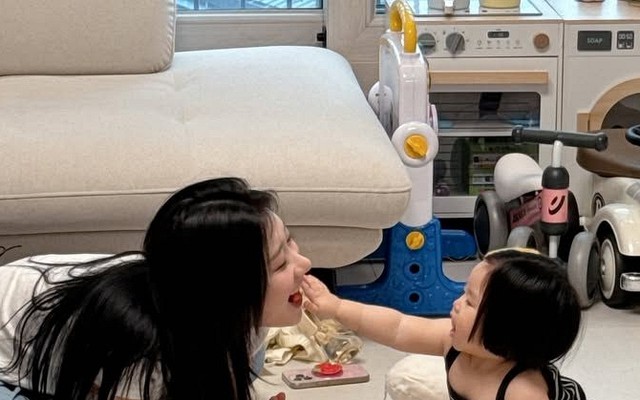 Có nên thường xuyên khen con? Điều đáng lo không phải khen nhiều, mà là khen theo 2 kiểu này