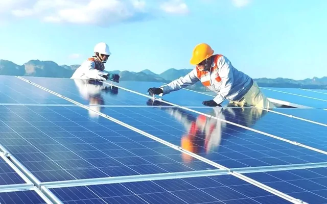 Chờ gỡ 'nút thắt' bán điện mặt trời mái nhà