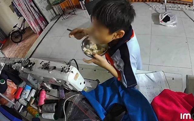 Clip 14 giây tưởng bình thường nhưng lay động trái tim hàng ngàn phụ huynh Việt: Món quà lớn nhất là em bé ngoan