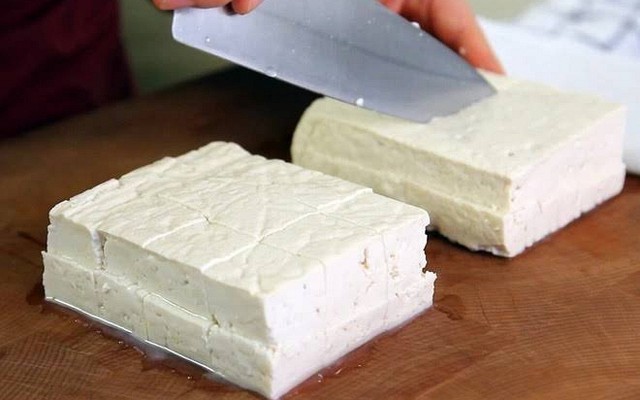 Đi chợ mua đậu phụ, gặp 4 dấu hiệu này tôi nhất định không lấy: Người bán lâu năm cũng phải gật gù khen sành