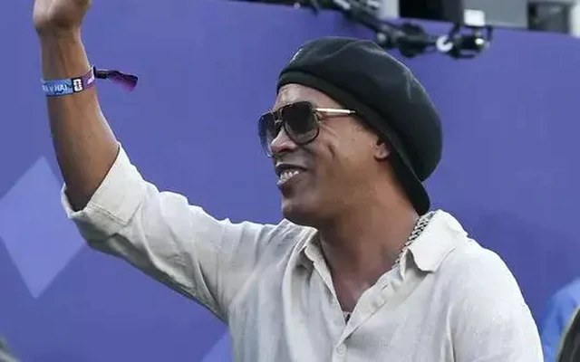 Dembele không thể đến gala Quả bóng vàng, Ronaldinho tái xuất sân cỏ ở tuổi 46