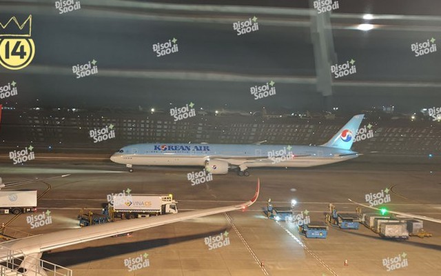 Tối qua - 23/10, sân bay Nội Bài ghi nhận một máy bay đặc biệt hạ cánh